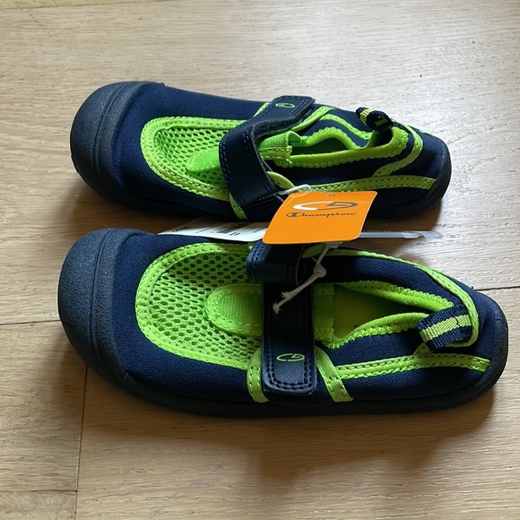 NEW WITH TAGS Water Shoes, size 9/10 toddlers.  Navy & Lime, Velcro strap. - Picture 3 of 6